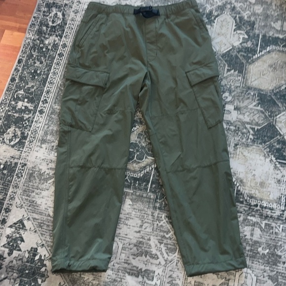 AMERICAN EAGLE Men Cargo Joggers with Attached Belt size large - Picture 2 of 10